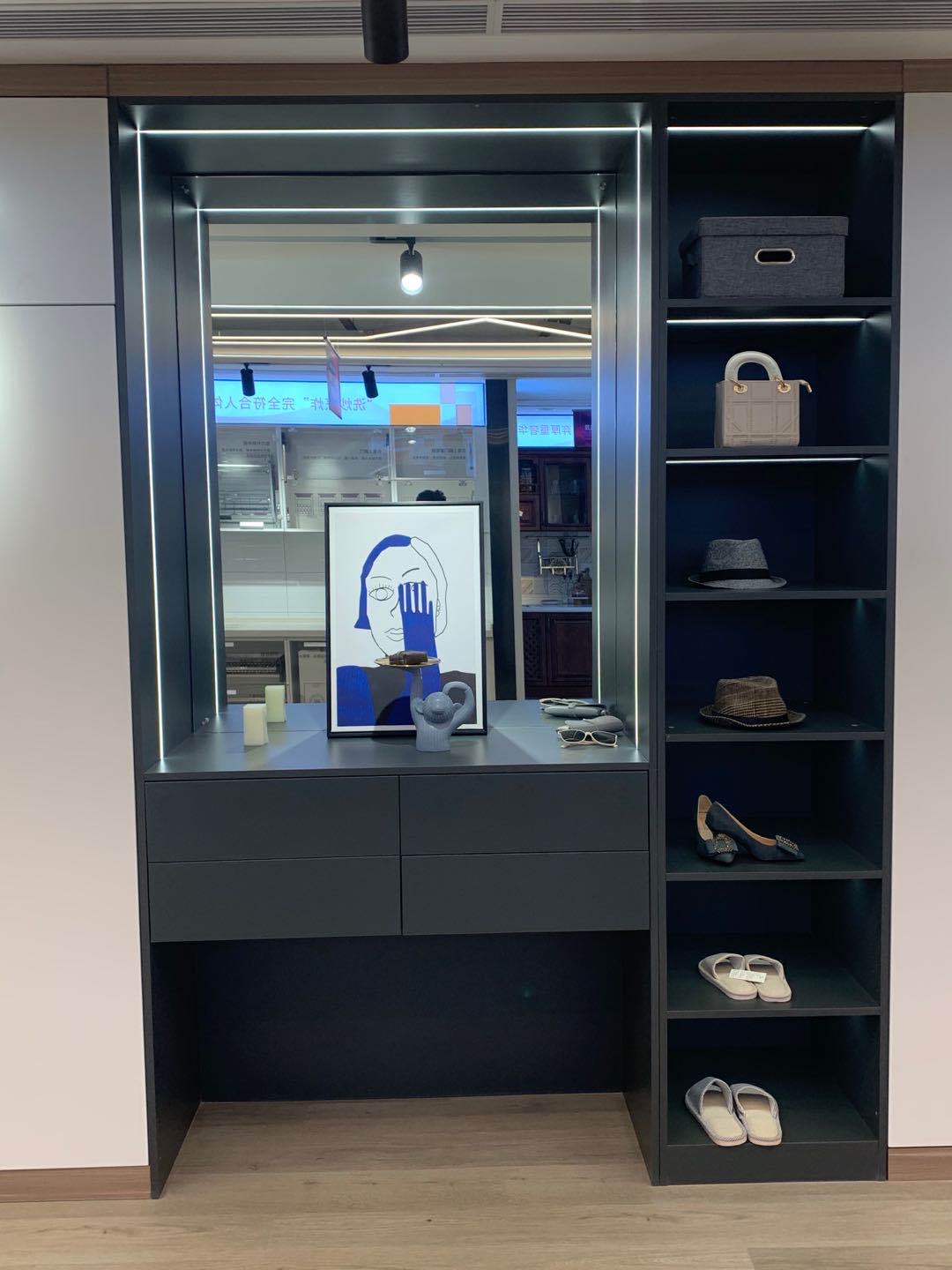 诚聘橱柜.衣柜安装技师