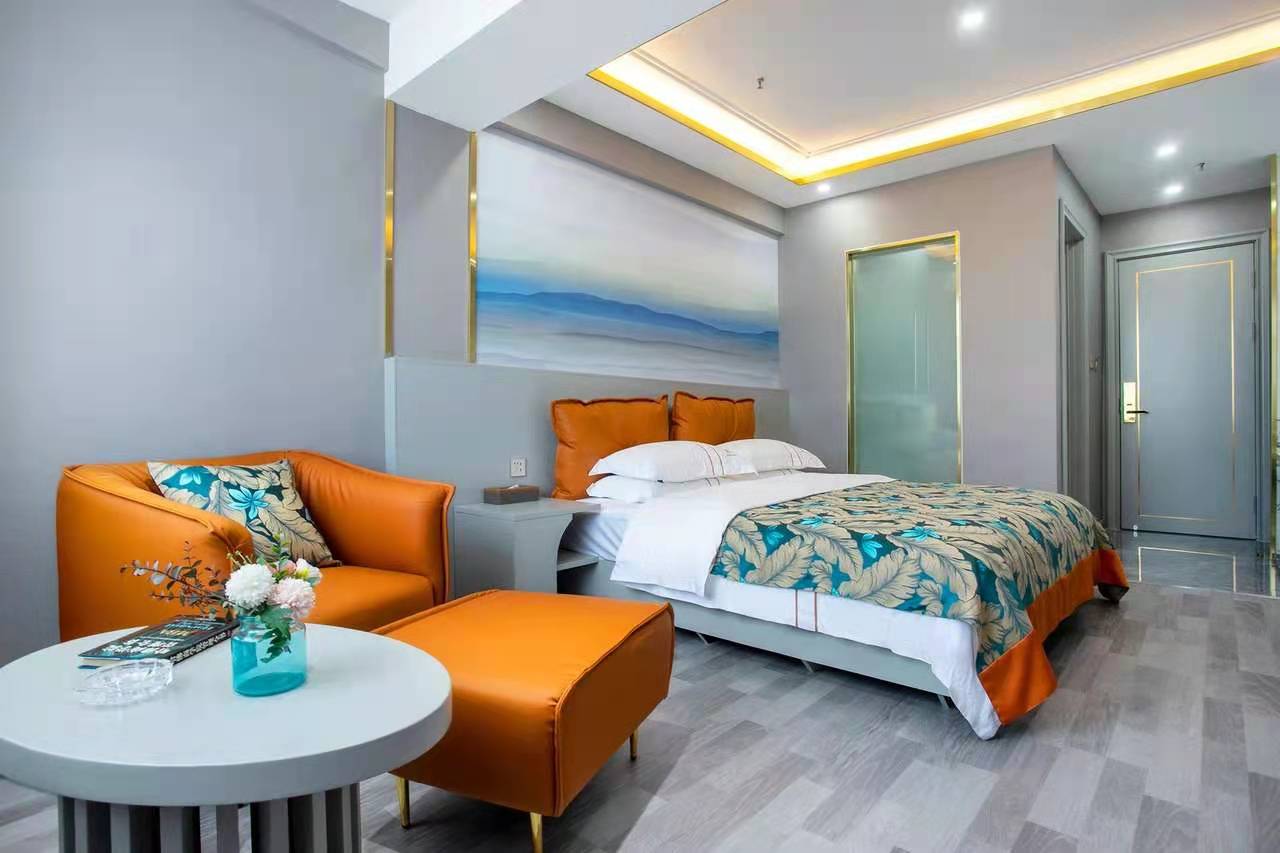 招聘酒店前台1人