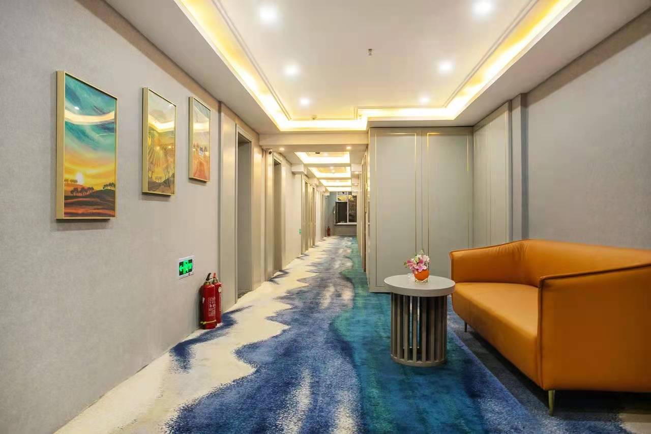 招聘酒店前台1人