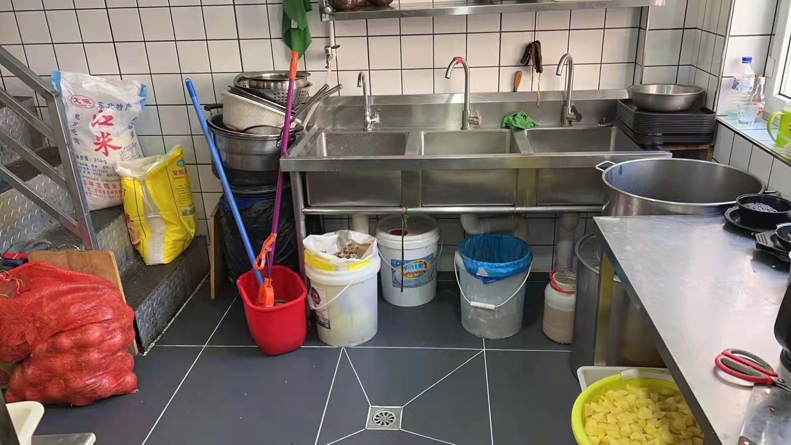 排骨米饭黄焖鸡招工