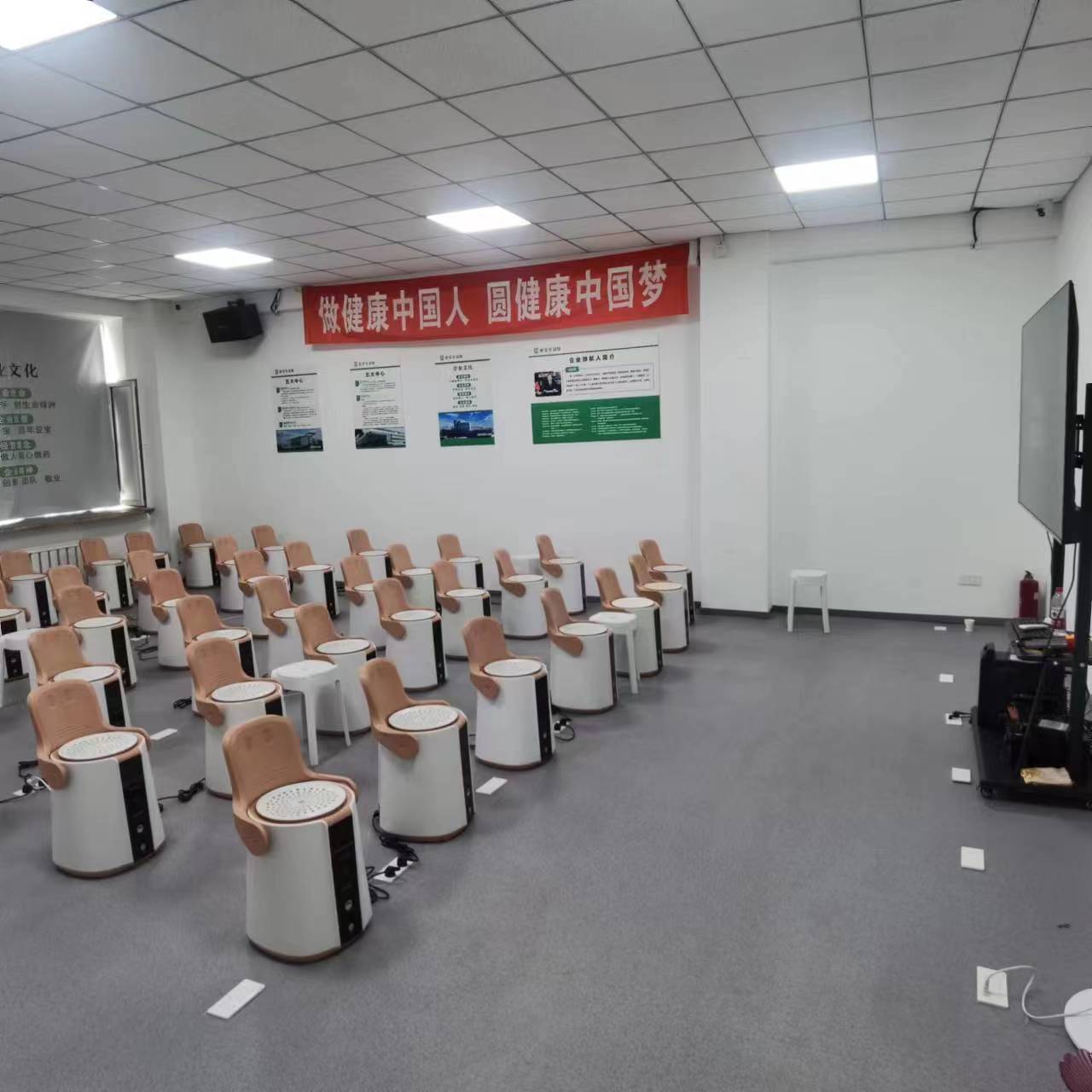 聘亚宝店长，店员