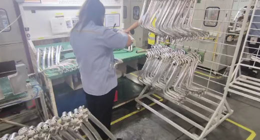 富民大街一汽解放轴齿厂，男工，