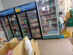 卡伦镇湖畔香港馨佰惠超市出兑